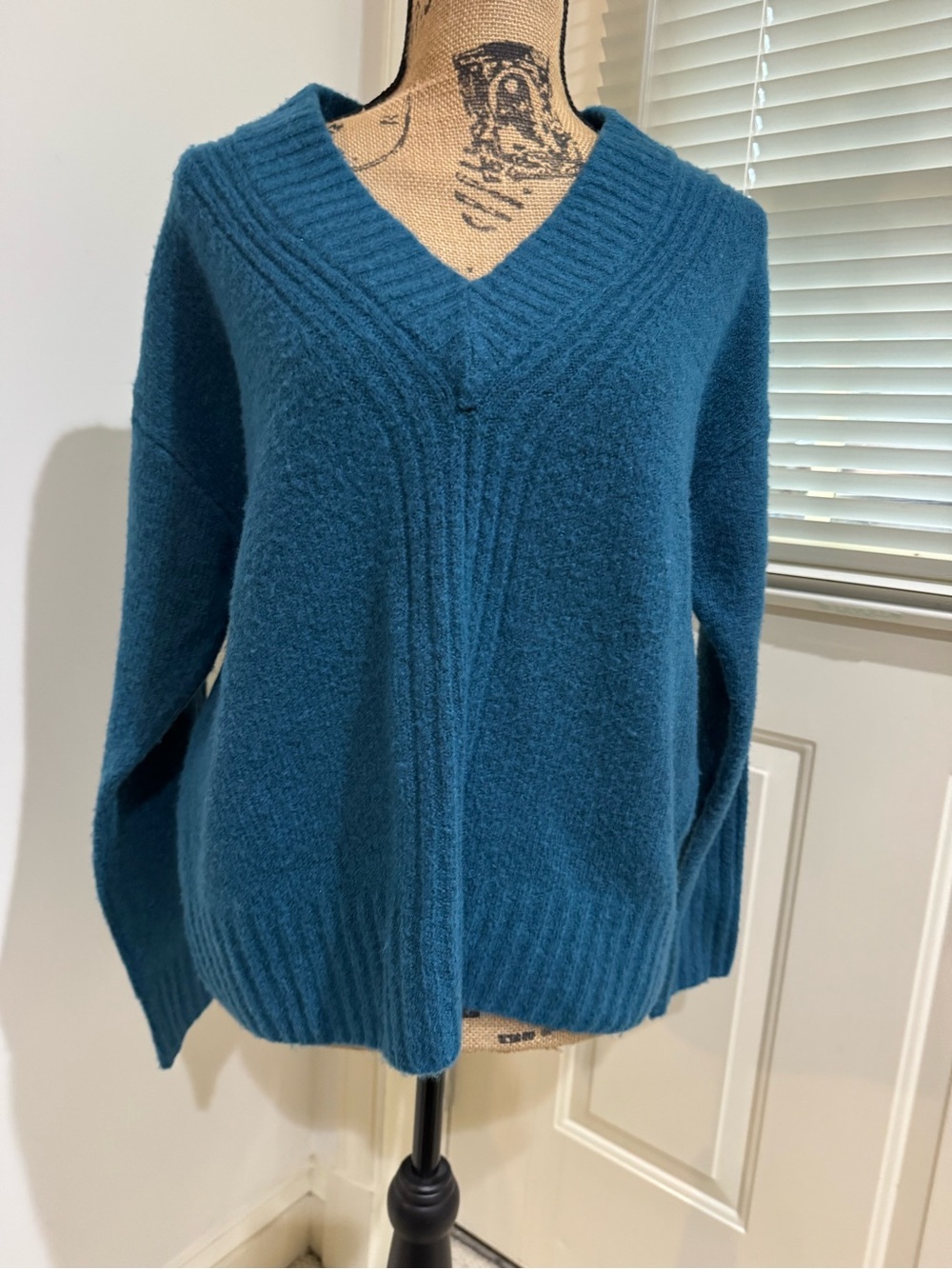 Talbots Teal V-Neck wool blend Sweater size L